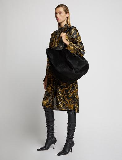 Image of model wearing XL Shearling Tobo Tote in Black