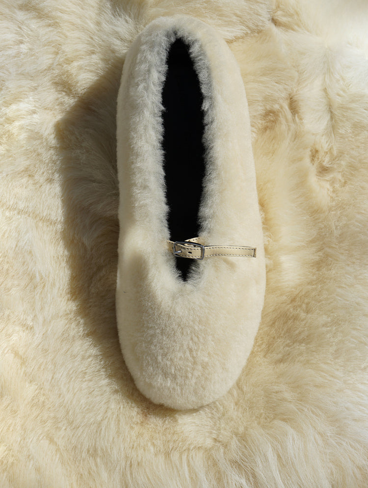 Tee Mary Jane Flats in Shearling in resin