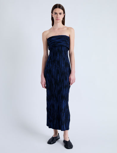 Front full length image of model wearing Ward Knit Dress in Printed Rib in NAVY/BLACK